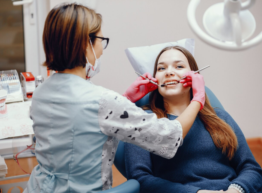 Cosmetic Dentistry in Dubai: Complete Guide to Smile Makeovers with Advanced Cosmetic Dental Treatments